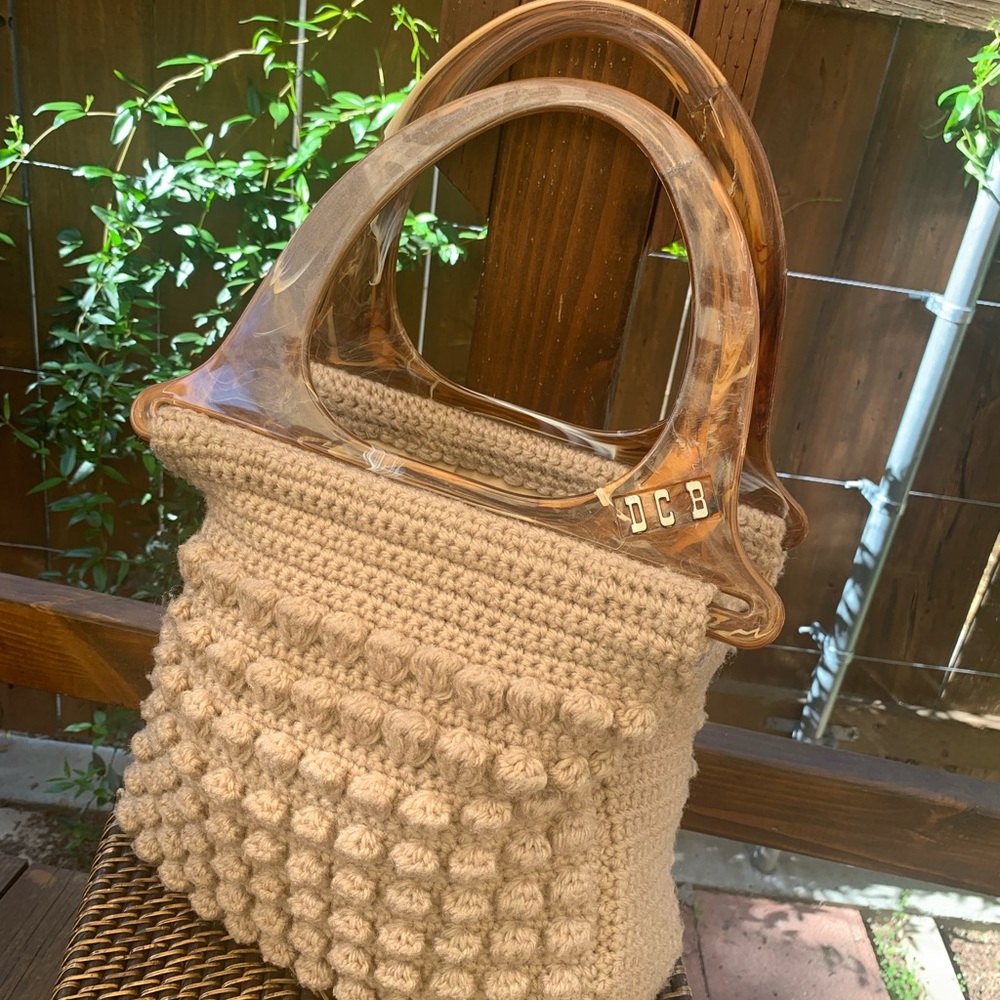 Accento Craft vintage 70s crochet macramé woven hobo bag resin marbled handles